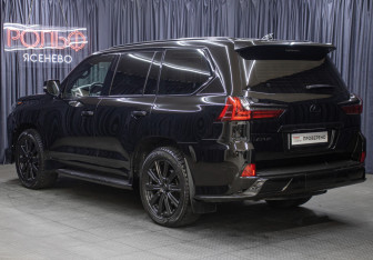 Подержанный автомобиль Lexus LX 2015 года (7 фото)