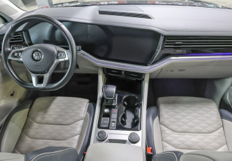 Подержанный автомобиль Volkswagen Touareg 2020 года (13 фото)