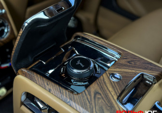 Подержанный автомобиль Rolls-Royce Cullinan 2019 года (16 фото)