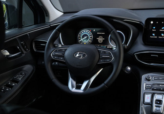 Подержанный автомобиль Hyundai Santa Fe 2022 года (14 фото)