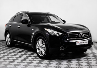 Подержанный автомобиль Infiniti QX70 2014 года (3 фото)