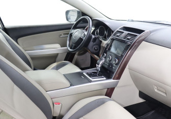 Подержанный автомобиль Mazda CX-9 2006 года (10 фото)
