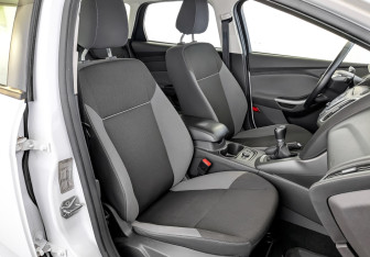 Подержанный автомобиль Ford Focus Wagon 2015 года (23 фото)