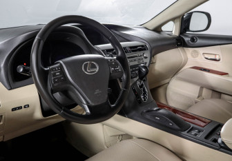 Подержанный автомобиль Lexus RX 2011 года (14 фото)