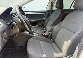 Подержанный автомобиль Skoda Octavia Liftback 2015 года (10 фото)