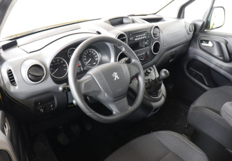 Подержанный автомобиль Peugeot Partner 2021 года (9 фото)