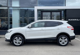 Подержанный автомобиль Nissan Qashqai 2014 года (8 фото)