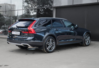 Подержанный автомобиль Volvo V90 Cross Country 2018 года (4 фото)