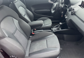 Подержанный автомобиль Audi A1 2012 года (9 фото)