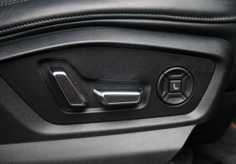 Подержанный автомобиль Audi Q8 2019 года (8 фото)