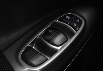 Подержанный автомобиль Nissan Juke 2011 года (13 фото)