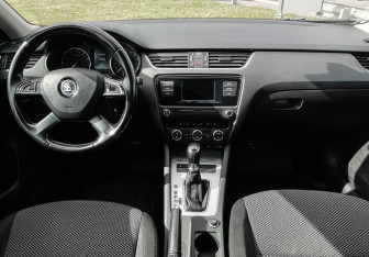 Подержанный автомобиль Skoda Octavia Liftback 2015 года (12 фото)