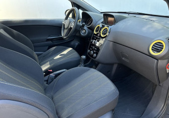 Подержанный автомобиль Opel Corsa 2014 года (13 фото)