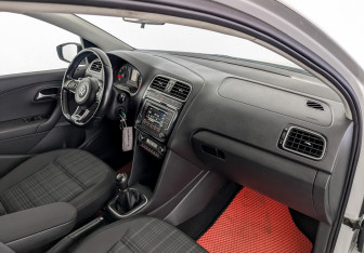 Подержанный автомобиль Volkswagen Polo Sedan 2018 года (11 фото)