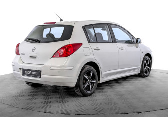 Подержанный автомобиль Nissan Tiida Hatchback 2013 года (5 фото)