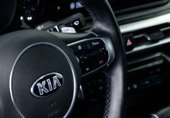 Подержанный автомобиль Kia K5 2021 года (7 фото)