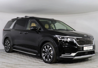 Подержанный автомобиль Kia Carnival 2021 года (3 фото)