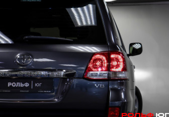 Подержанный автомобиль Toyota Land Cruiser Suv 2011 года (27 фото)
