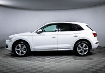Подержанный автомобиль Audi Q5 2019 года (8 фото)