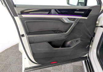 Подержанный автомобиль Volkswagen Touareg 2020 года (19 фото)