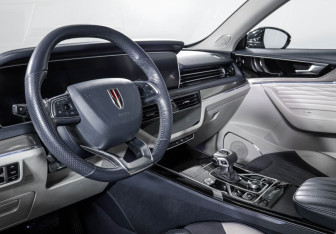 Подержанный автомобиль Hongqi HS5 2023 года (14 фото)
