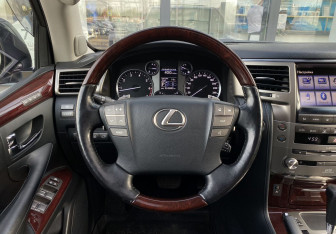 Подержанный автомобиль Lexus LX 2015 года (23 фото)