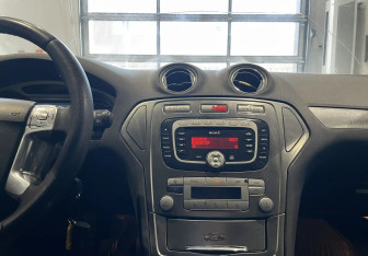 Подержанный автомобиль Ford Mondeo Sedan 2007 года (14 фото)