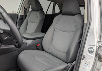 Подержанный автомобиль Toyota RAV4 2021 года (20 фото)