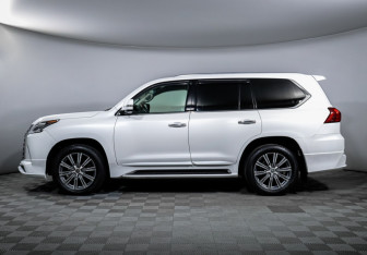 Подержанный автомобиль Lexus LX 2015 года (8 фото)