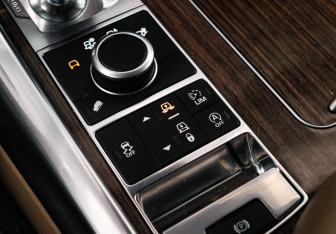 Подержанный автомобиль Land Rover Range Rover Sport 2017 года (19 фото)