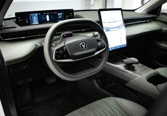 Подержанный автомобиль Changan Lamore 2023 года (7 фото)