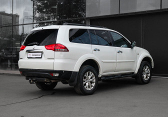 Подержанный автомобиль Mitsubishi Pajero Sport 2015 года (4 фото)