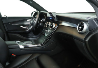 Подержанный автомобиль Mercedes-Benz GLC Coupe 2021 года (17 фото)