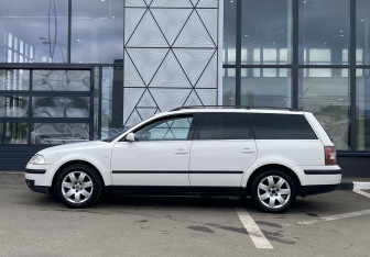 Подержанный автомобиль Volkswagen Passat Wagon 2003 года (8 фото)