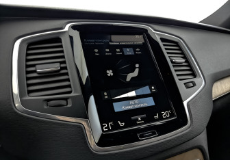 Подержанный автомобиль Volvo XC90 2021 года (27 фото)
