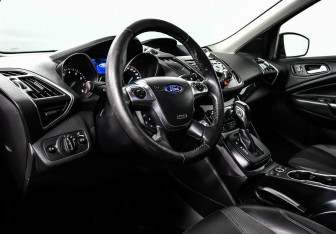 Подержанный автомобиль Ford Kuga 2013 года (10 фото)