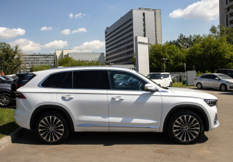 Подержанный автомобиль Geely Monjaro 2025 года (3 фото)