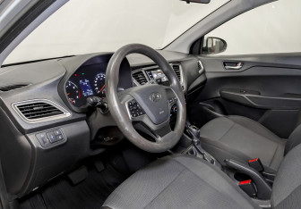 Подержанный автомобиль Hyundai Solaris Sedan 2021 года (16 фото)