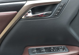 Подержанный автомобиль Lexus RX 2022 года (22 фото)
