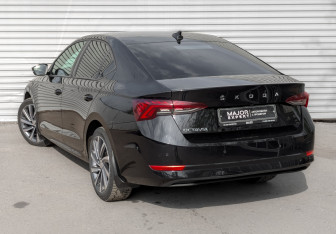 Подержанный автомобиль Skoda Octavia Liftback 2022 года (7 фото)