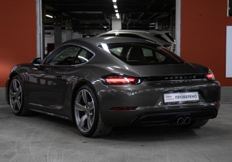 Подержанный автомобиль Porsche Cayman 2020 года (7 фото)