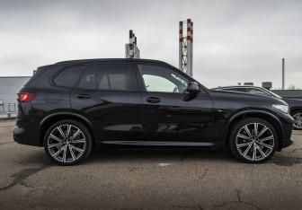 Подержанный автомобиль BMW X5 2021 года (7 фото)