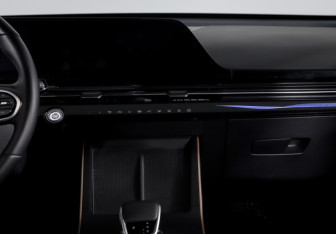 Подержанный автомобиль Omoda C5 2024 года (13 фото)