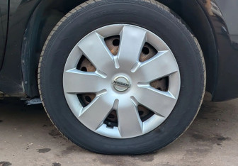 Подержанный автомобиль Nissan Note 2010 года (13 фото)