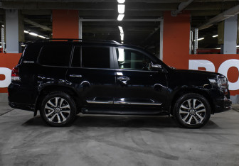 Подержанный автомобиль Toyota Land Cruiser Suv 2018 года (4 фото)