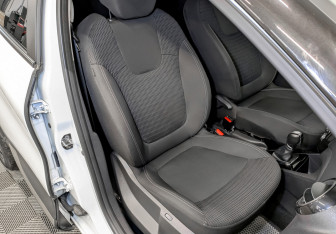 Подержанный автомобиль Renault Kaptur 2018 года (23 фото)