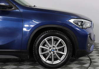 Подержанный автомобиль BMW X1 2021 года (8 фото)