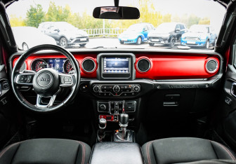 Подержанный автомобиль Jeep Wrangler 2021 года (11 фото)