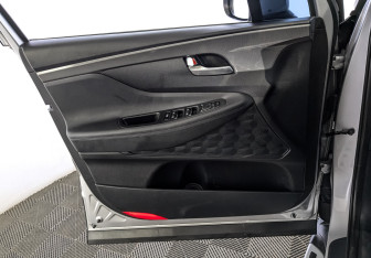 Подержанный автомобиль Hyundai Santa Fe 2019 года (19 фото)