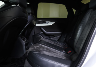 Подержанный автомобиль Audi A4 Sedan 2018 года (11 фото)
